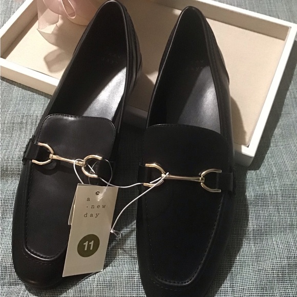 COPY - Nice Pair Of Flat Loafers A New Day Black W/ Gold Metal.Size11 Bran… - Picture 3 of 5